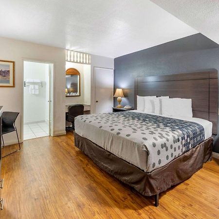 ברסטו Econo Lodge On Historic Route 66 מראה חיצוני תמונה