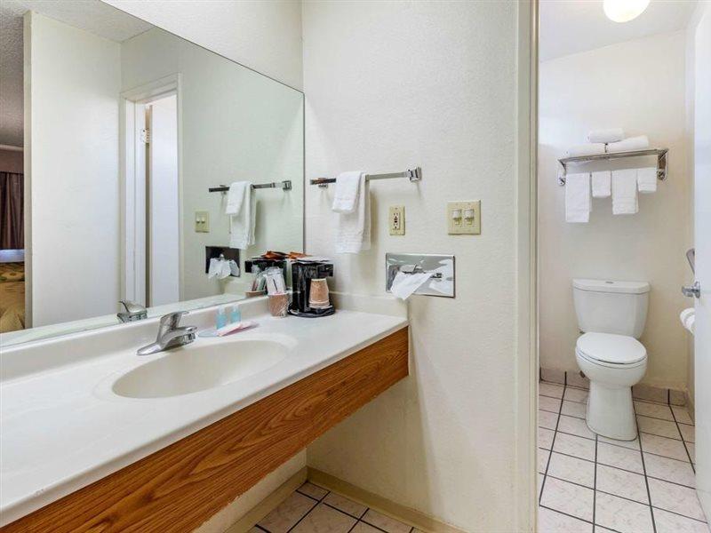 ברסטו Econo Lodge On Historic Route 66 מראה חיצוני תמונה