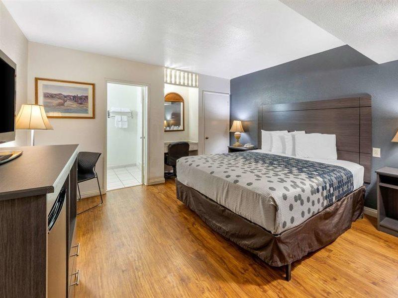 ברסטו Econo Lodge On Historic Route 66 מראה חיצוני תמונה