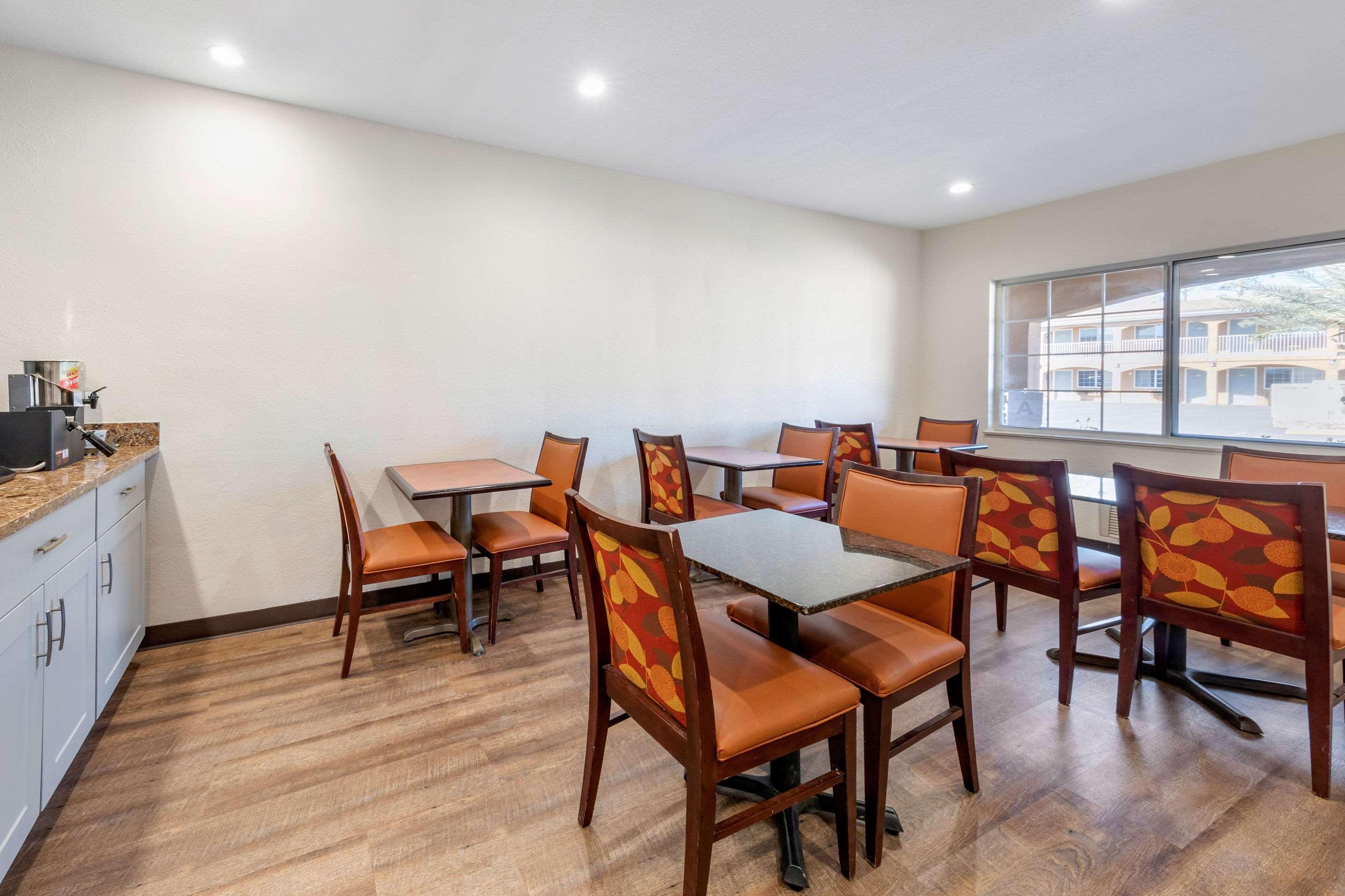 ברסטו Econo Lodge On Historic Route 66 מראה חיצוני תמונה