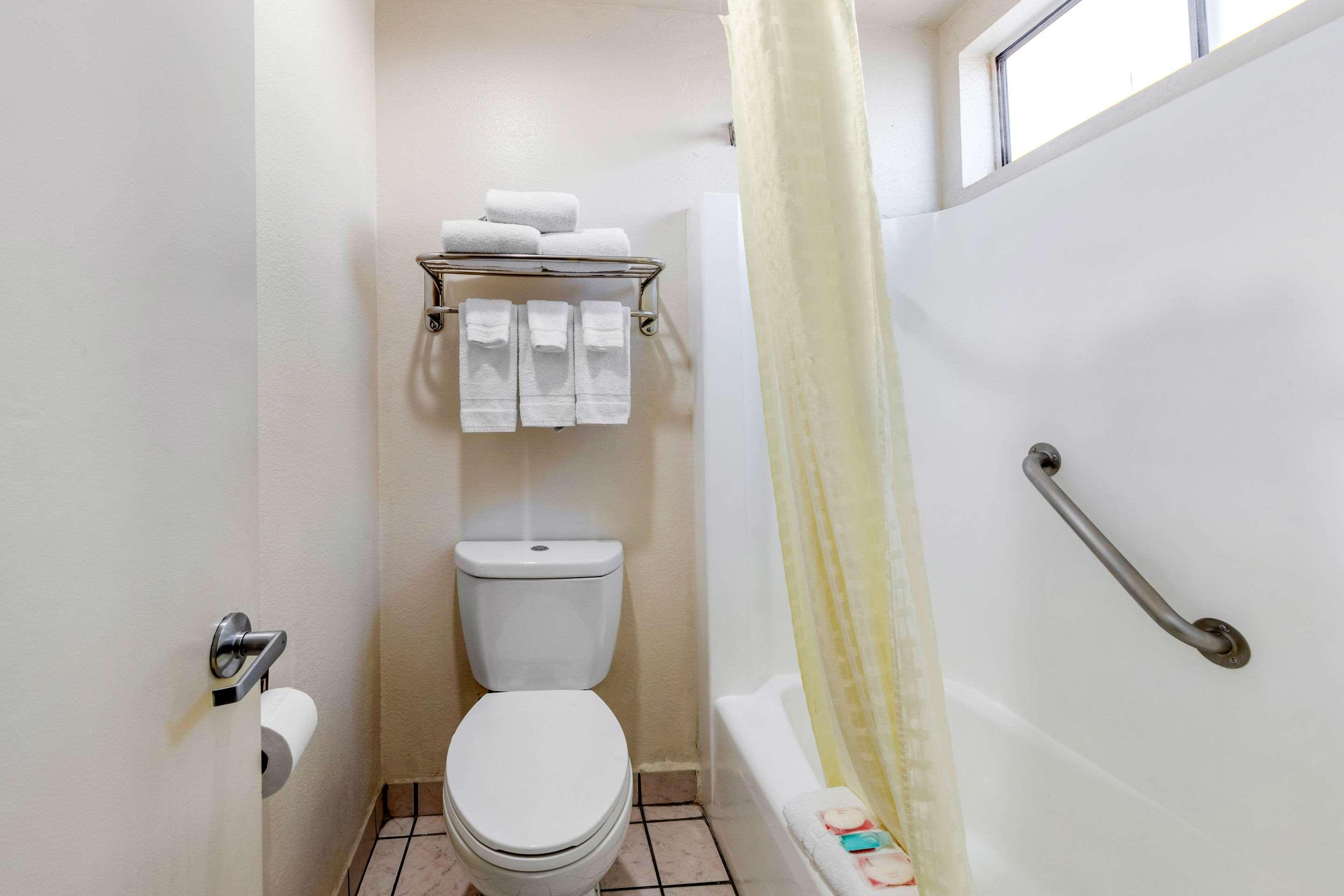 ברסטו Econo Lodge On Historic Route 66 מראה חיצוני תמונה