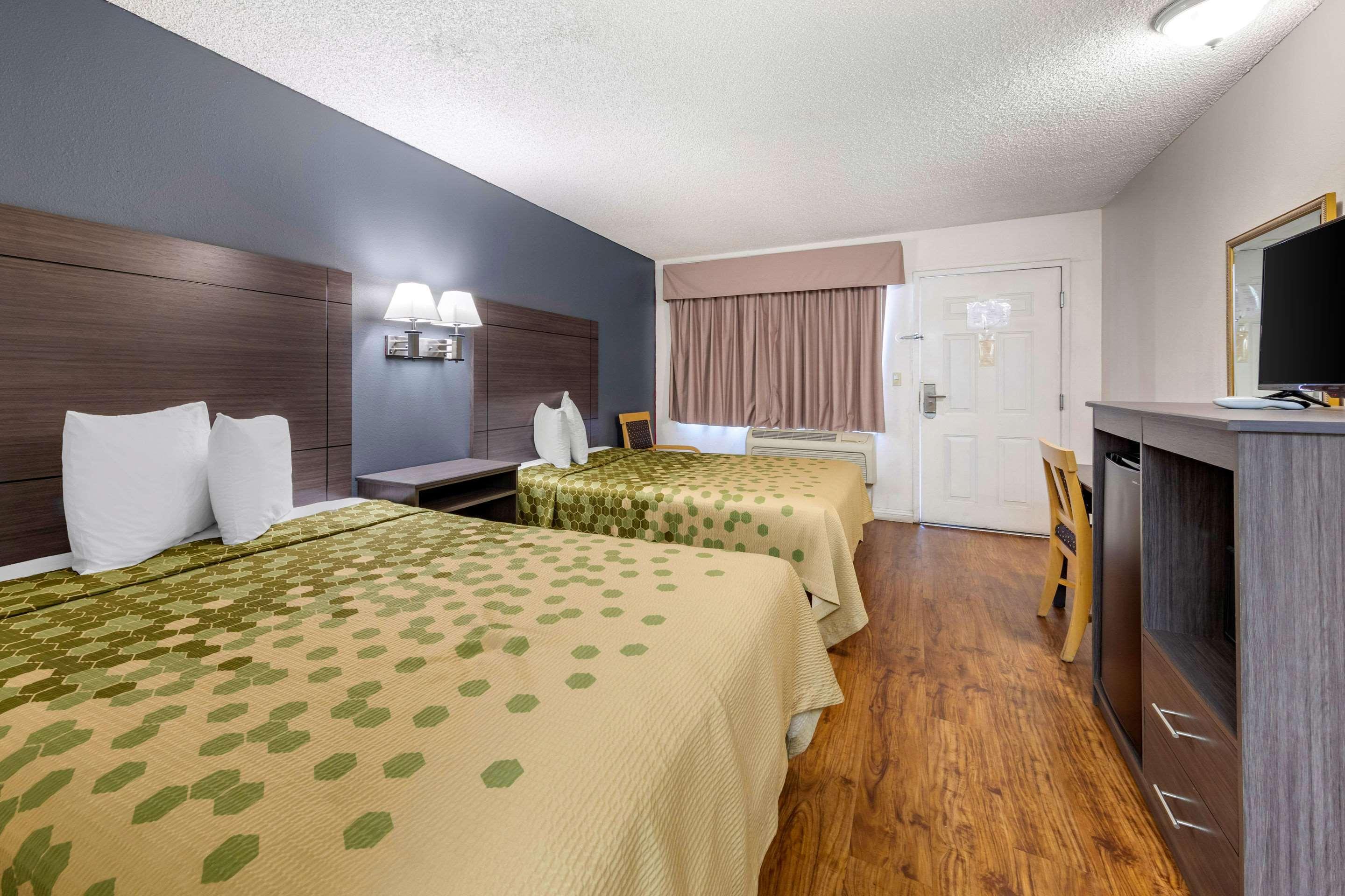 ברסטו Econo Lodge On Historic Route 66 מראה חיצוני תמונה