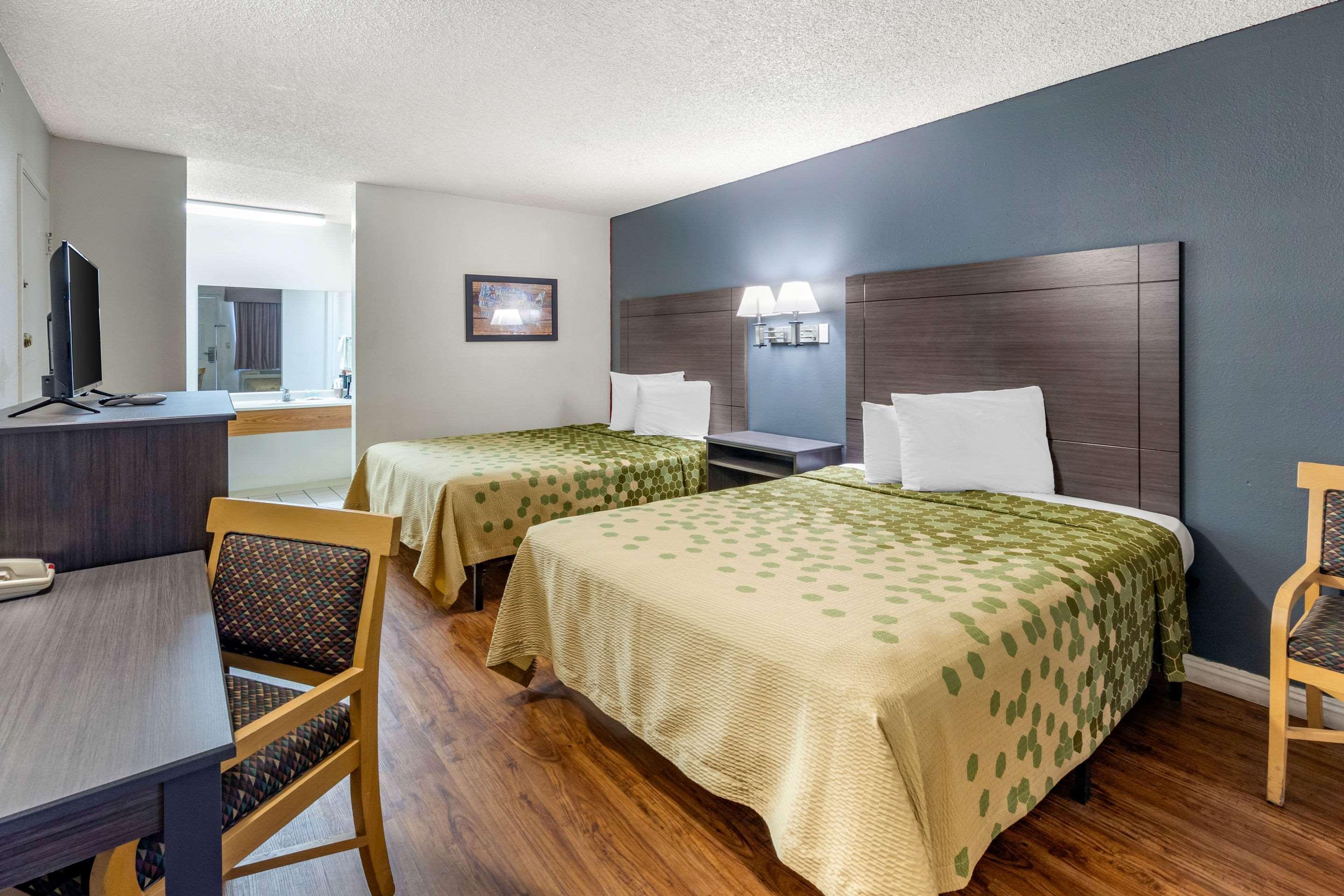 ברסטו Econo Lodge On Historic Route 66 מראה חיצוני תמונה