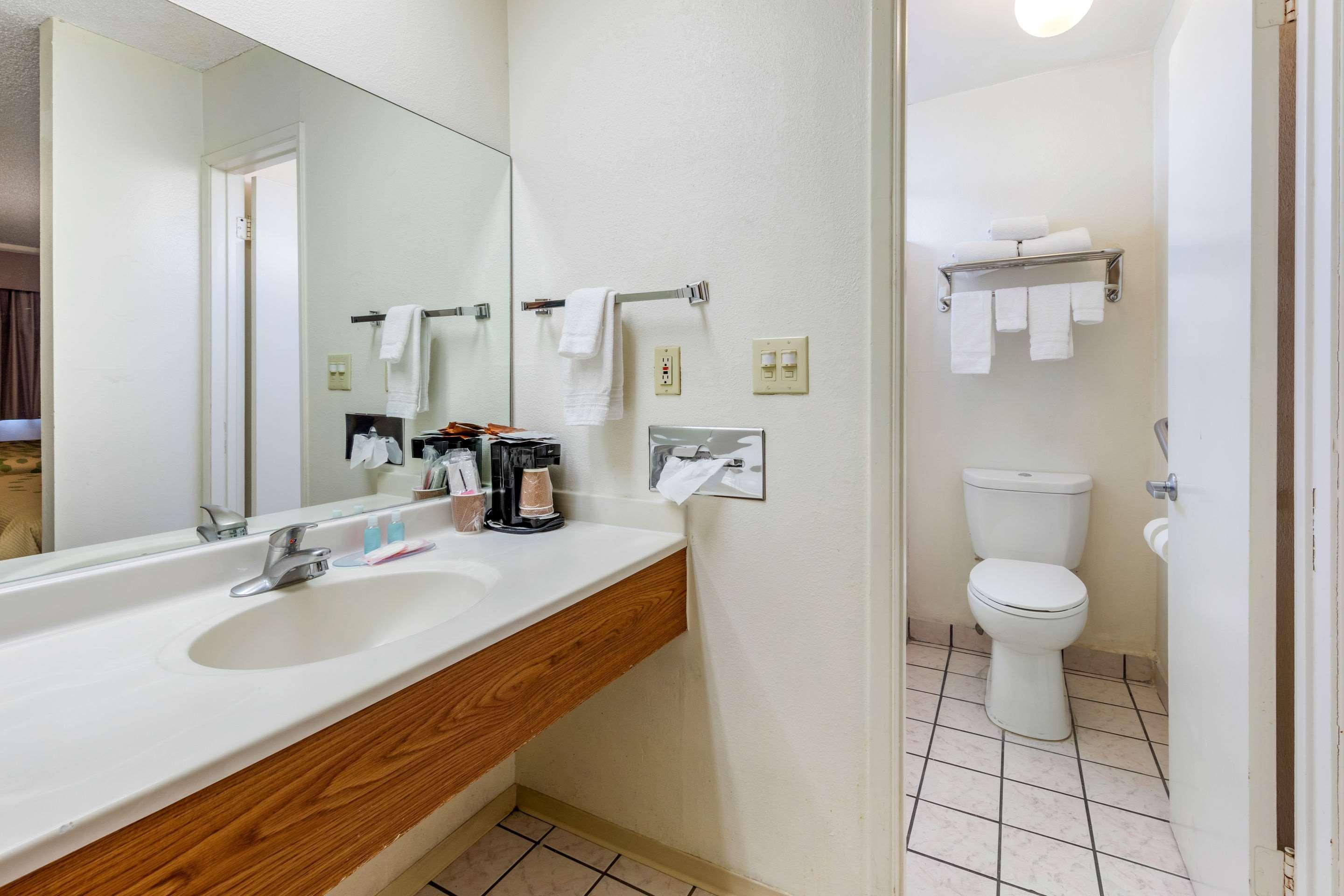 ברסטו Econo Lodge On Historic Route 66 מראה חיצוני תמונה