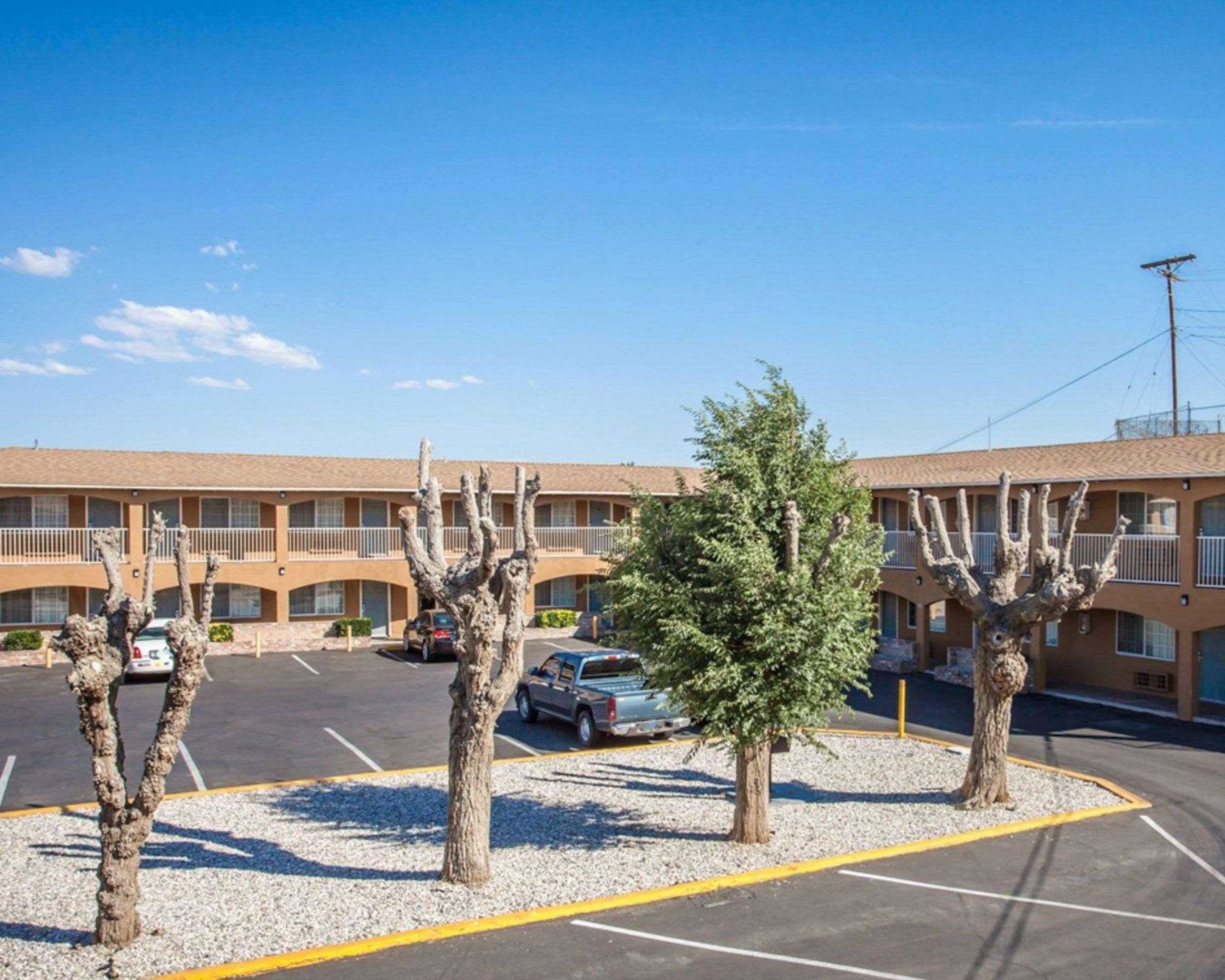 ברסטו Econo Lodge On Historic Route 66 מראה חיצוני תמונה