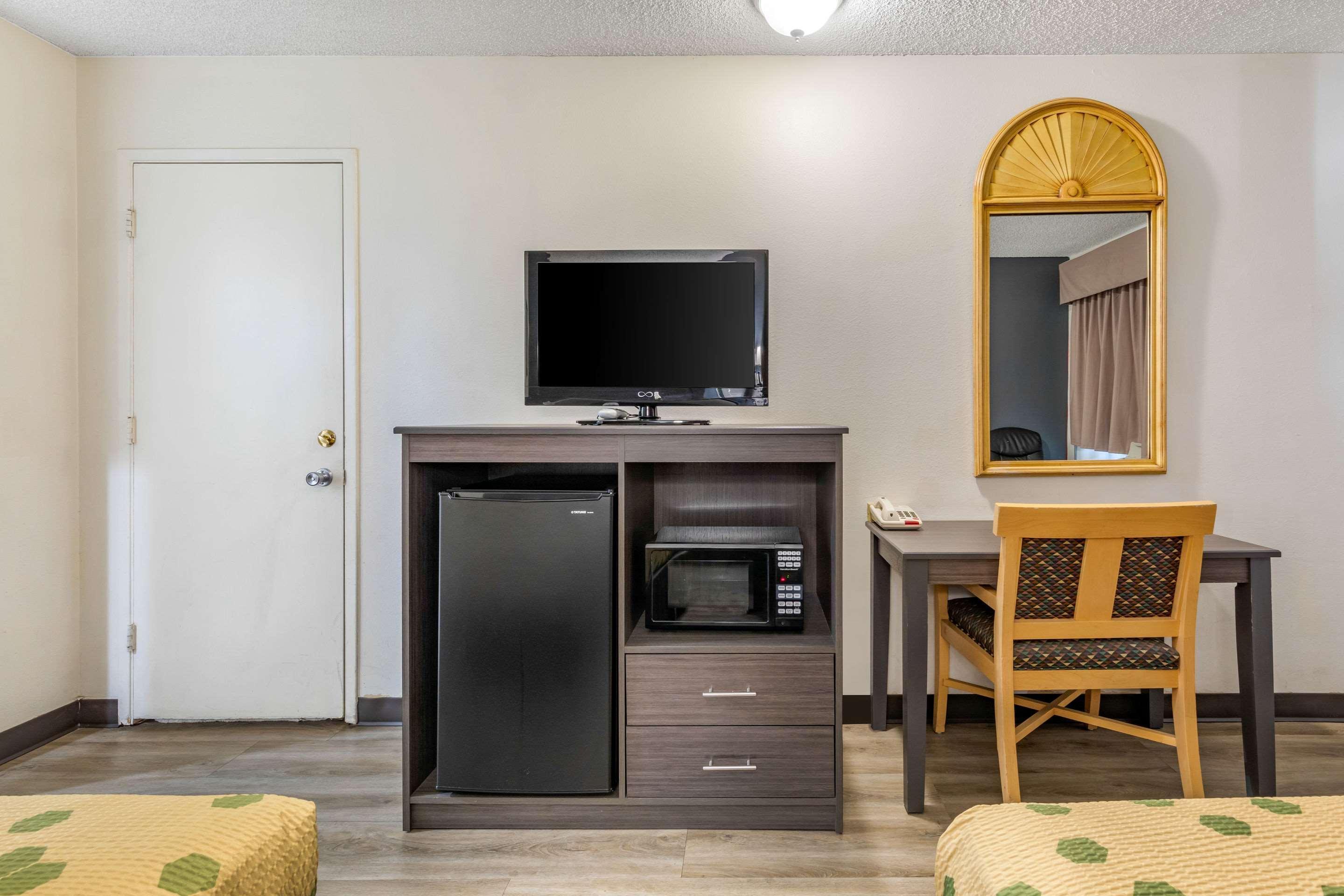 ברסטו Econo Lodge On Historic Route 66 מראה חיצוני תמונה