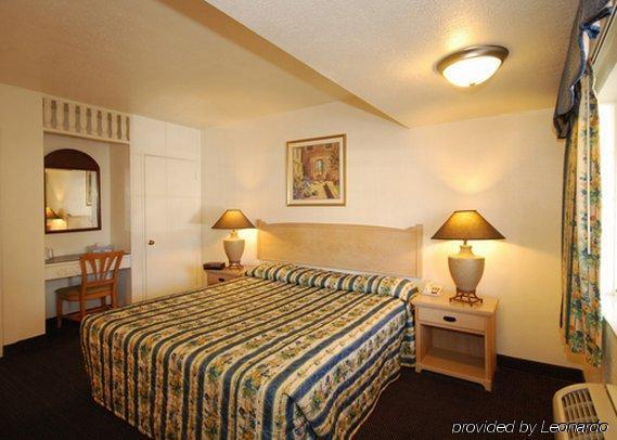 ברסטו Econo Lodge On Historic Route 66 חדר תמונה