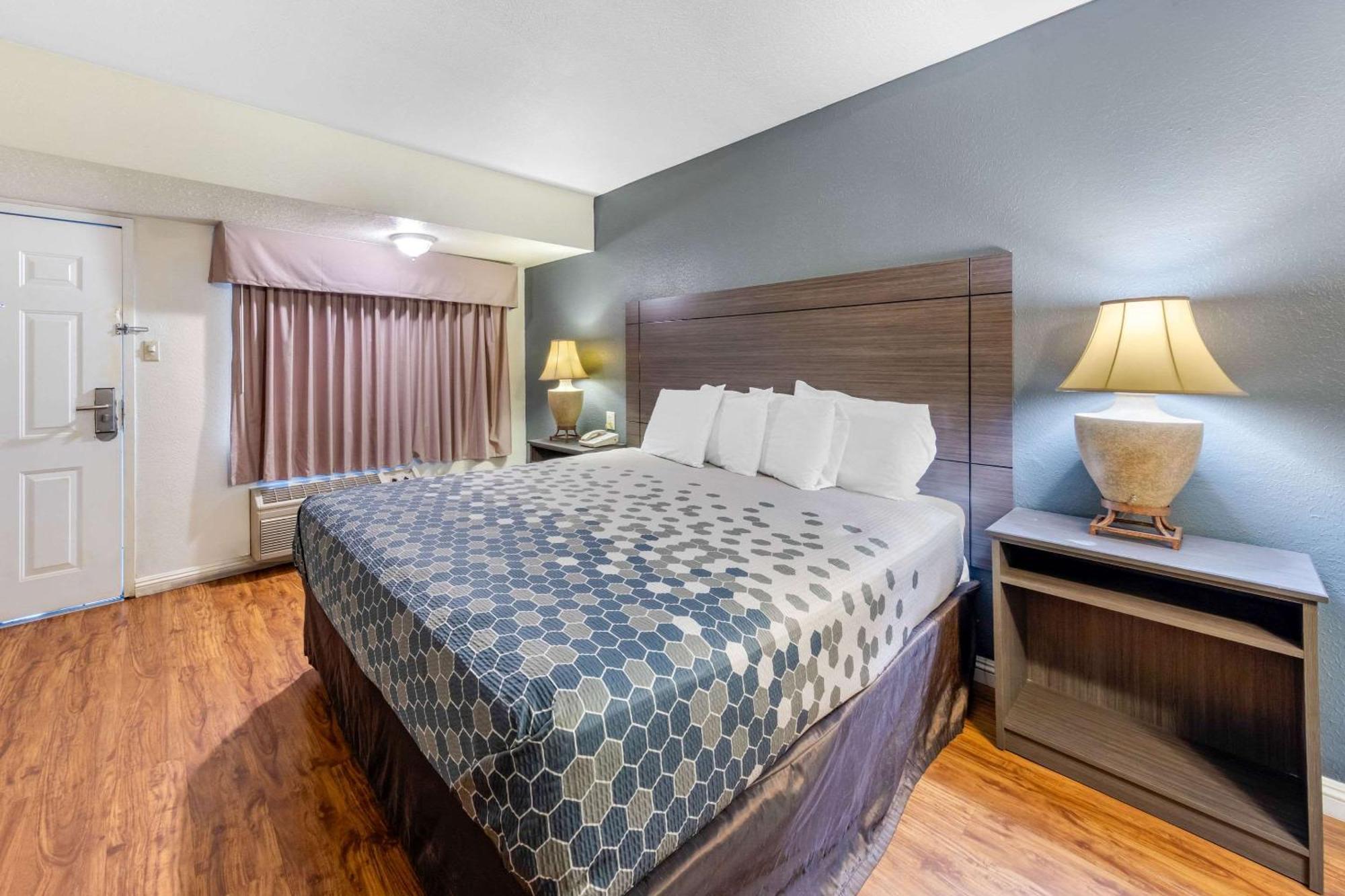 ברסטו Econo Lodge On Historic Route 66 מראה חיצוני תמונה