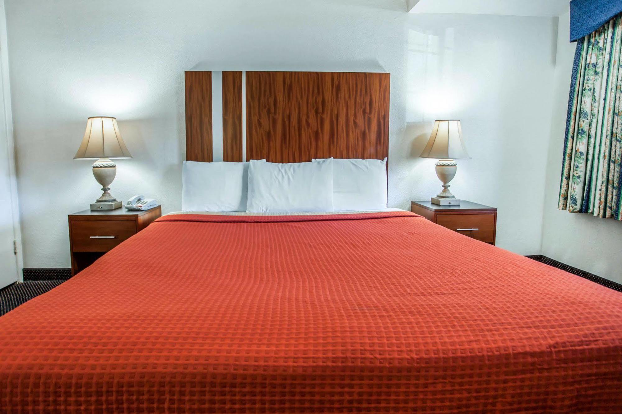ברסטו Econo Lodge On Historic Route 66 מראה חיצוני תמונה